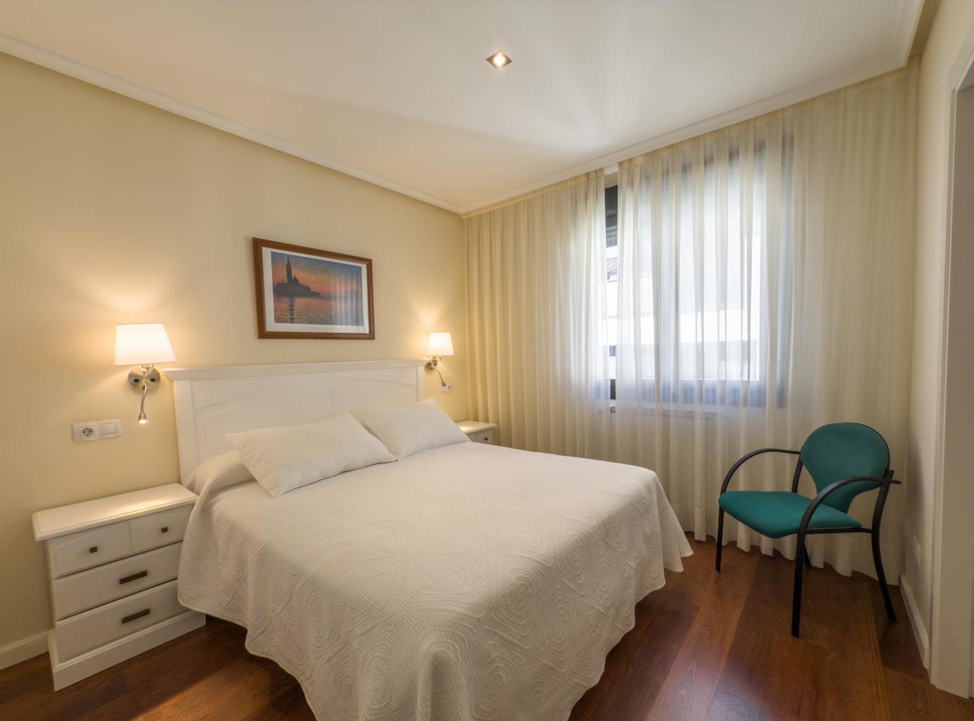Apartamentos Verdemar Llanes Buitenkant foto